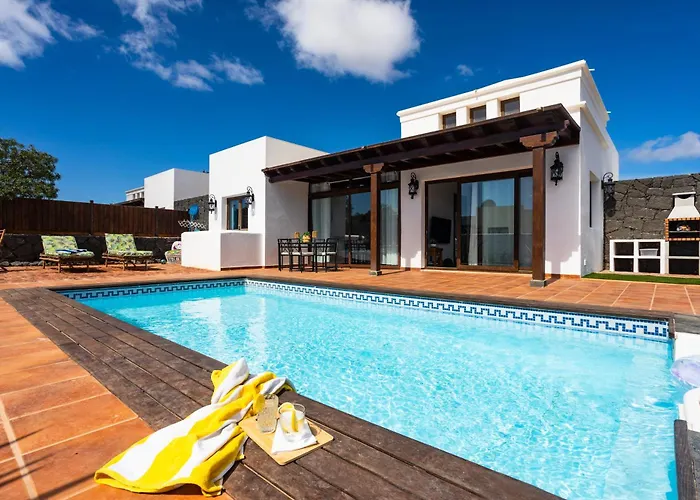 Βίλα Montanablanca Private Heated Pool & Stunning Views